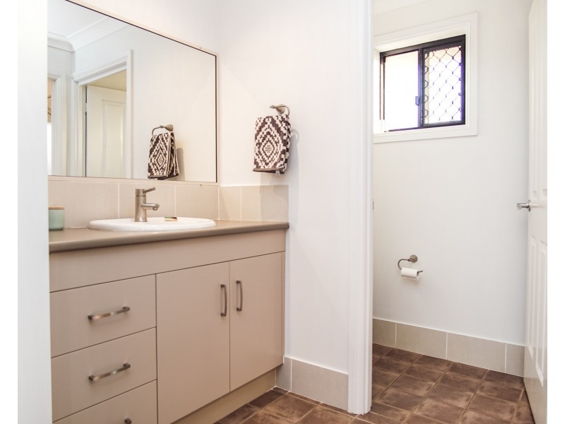 10 Jenna Court, Highfields QLD 4352