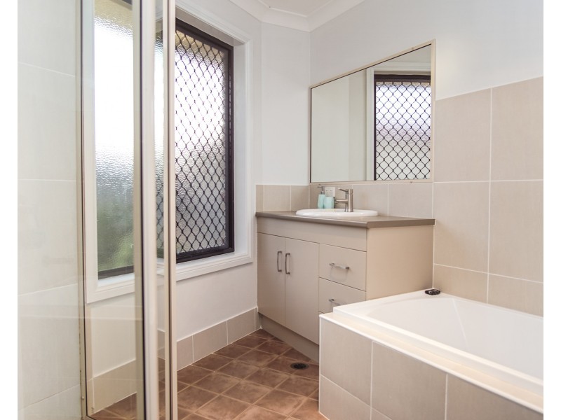 10 Jenna Court, Highfields QLD 4352