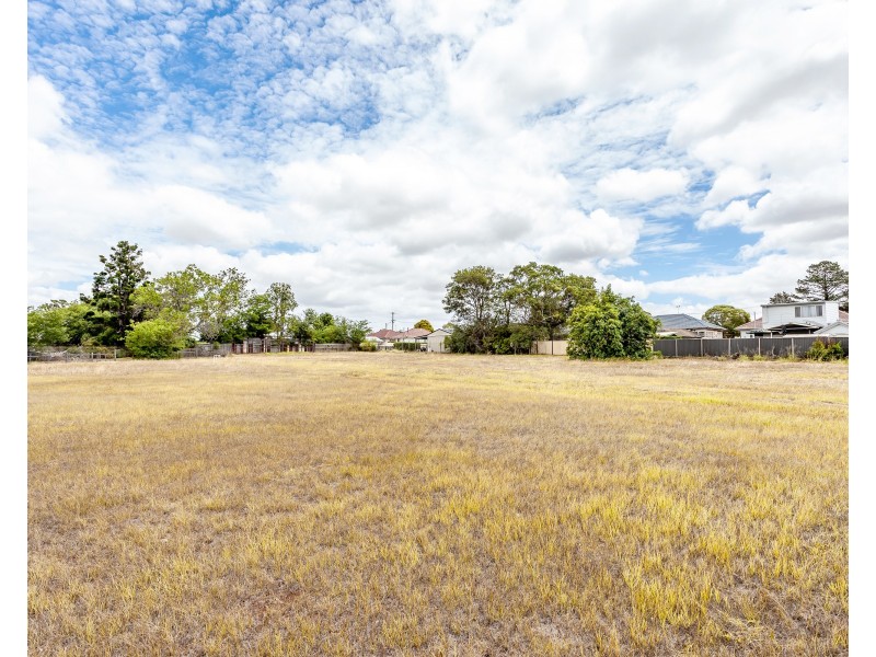 6-10 Hursley Road, Newtown QLD 4350