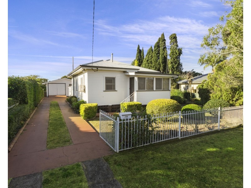17 Tomkys Street, Rockville QLD 4350