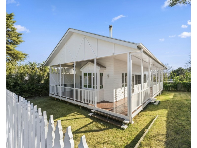 23a Glendower Street, Mount Lofty QLD 4350