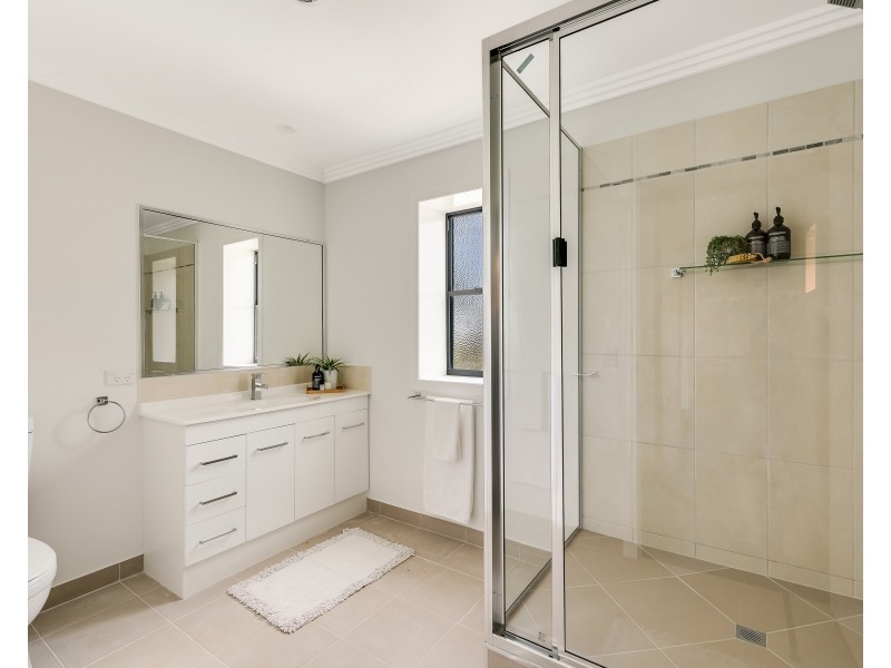 3 Timothy Drive, Vale View QLD 4352