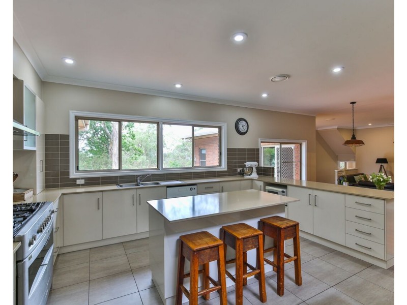 12 Inadale Court, Middle Ridge QLD 4350