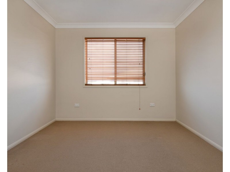 2/16 Anzac Avenue, Newtown QLD 4350