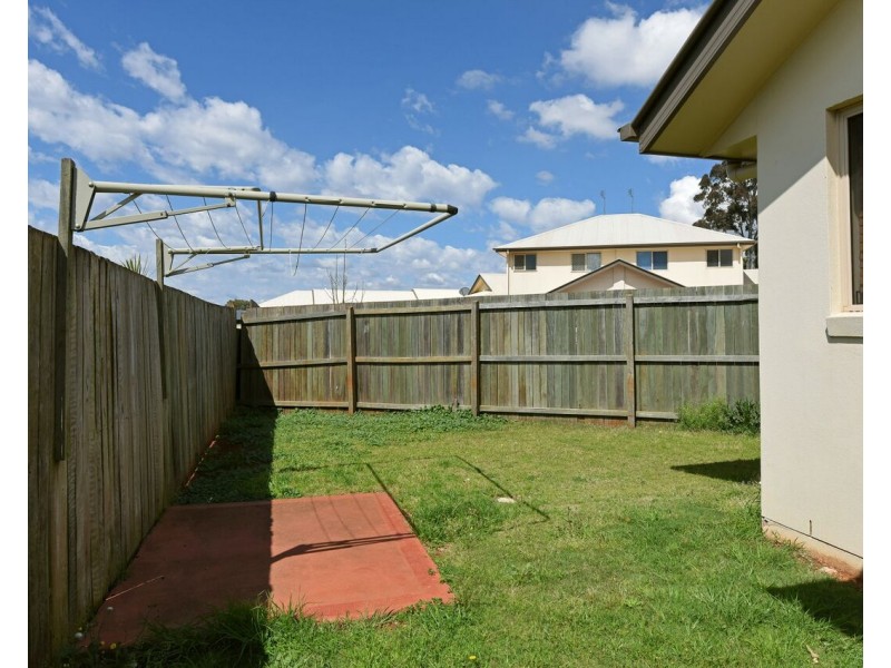 2/16 Anzac Avenue, Newtown QLD 4350
