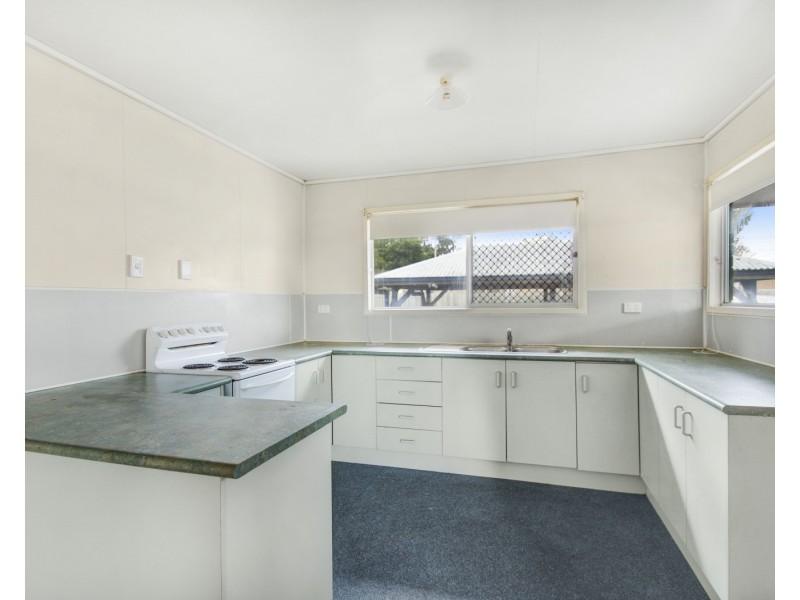 8 Kenora Court, Rockville QLD 4350