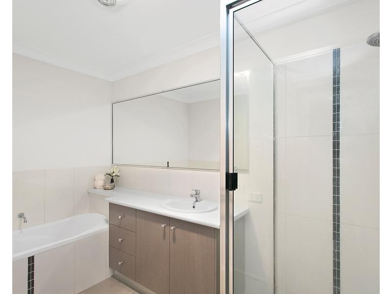 8/6 Salibusry Street, Darling Heights QLD 4350