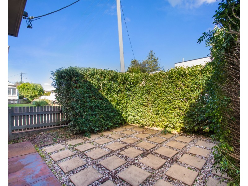 2/11 Frederick Street, East Toowoomba QLD 4350