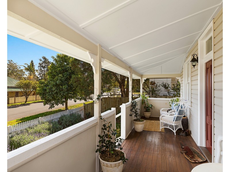 6 Raff Street, North Toowoomba QLD 4350
