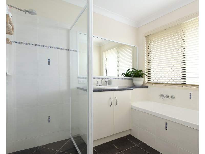 16 Newman Road, Wyreema QLD 4352