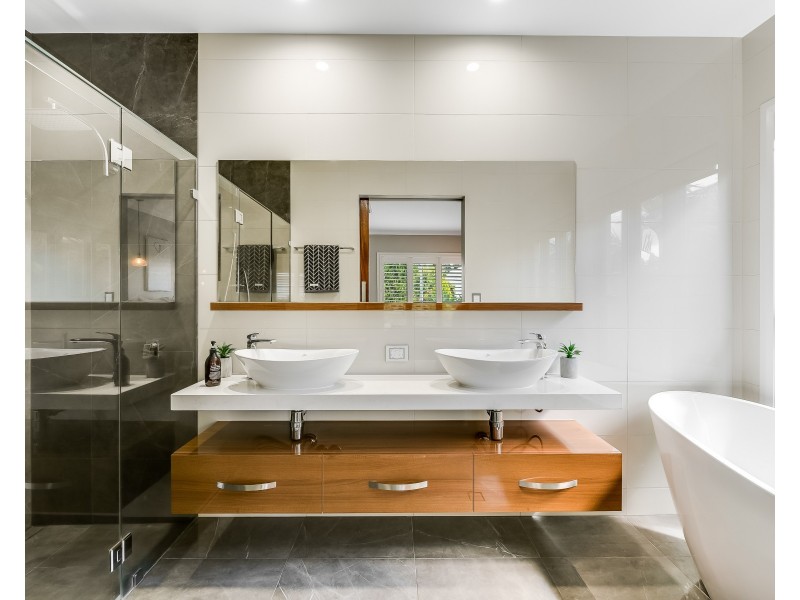 17 Daniells Close, Middle Ridge QLD 4350