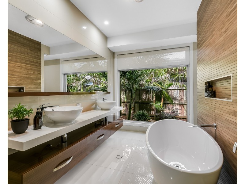 17 Daniells Close, Middle Ridge QLD 4350