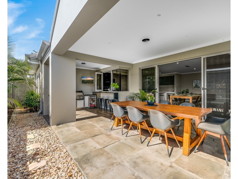 17 Daniells Close, Middle Ridge QLD 4350