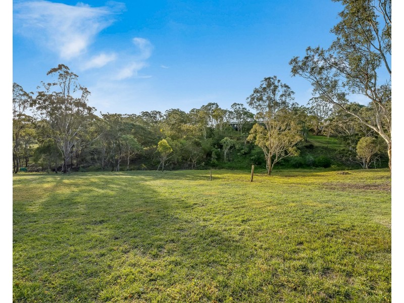 3 Echidna Crescent, Top Camp QLD 4350