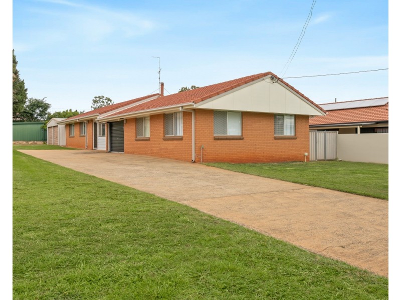 2/24a Grey Street, South Toowoomba QLD 4350