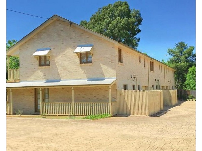 2/4 Creek Street, East Toowoomba QLD 4350