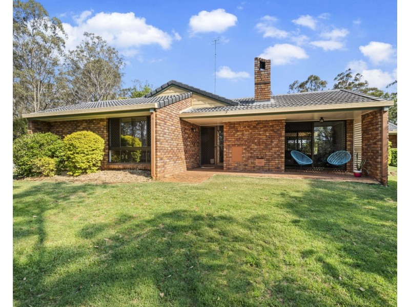 4 Echidna Crescent, Top Camp QLD 4350