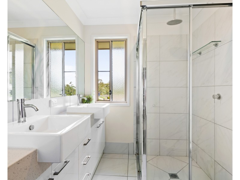 9 Madrid Court, Glenvale QLD 4350