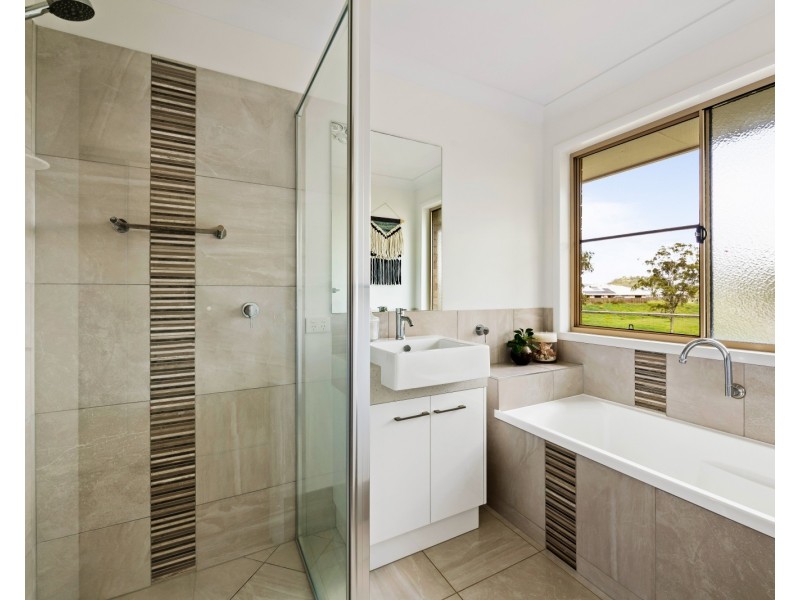 9 Madrid Court, Glenvale QLD 4350