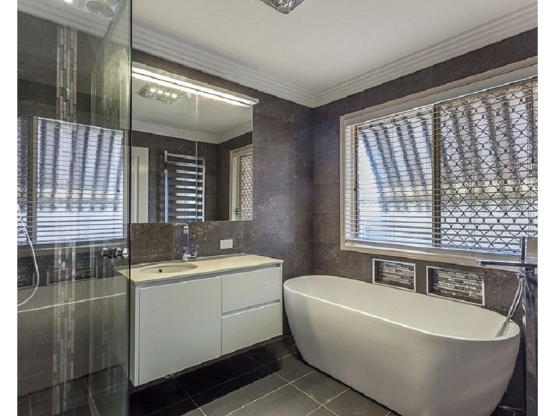 166 Spring Street, Middle Ridge QLD 4350