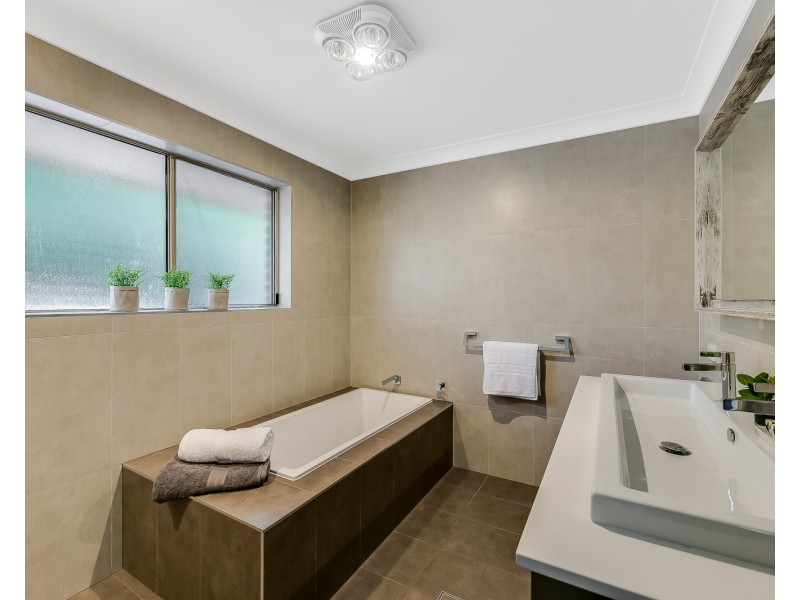 12 Inadale Court, Middle Ridge QLD 4350