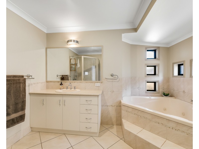 14 Bridget Court, Middle Ridge QLD 4350