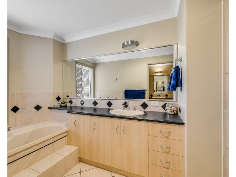 14 Bridget Court, Middle Ridge QLD 4350