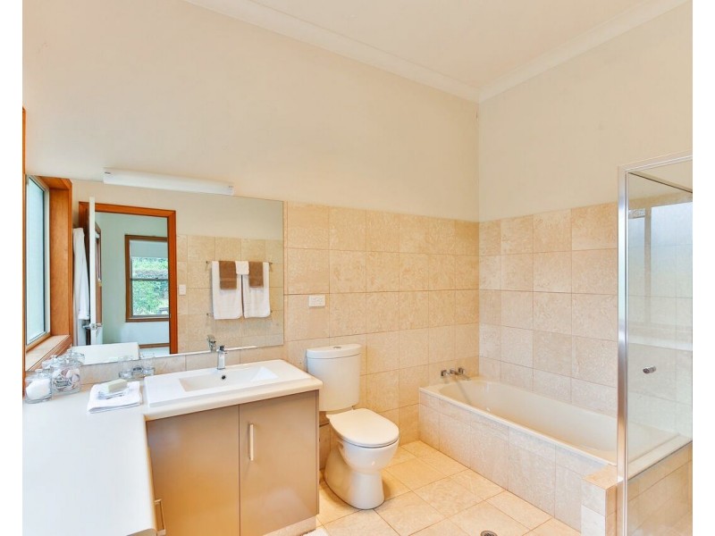12  Inadale Court, Middle Ridge QLD 4350