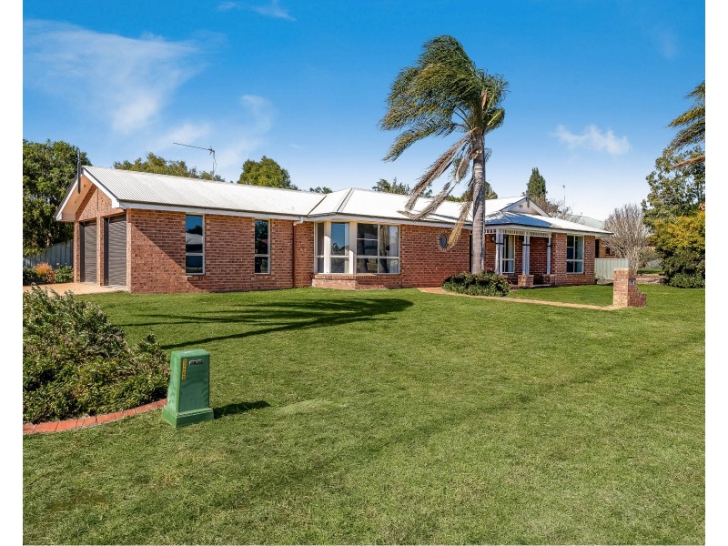 90 Kearney Street, Kearneys Spring QLD 4350