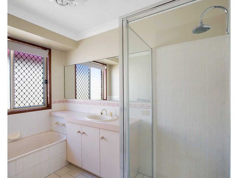 39 Gainsborough Drive, Glenvale QLD 4350