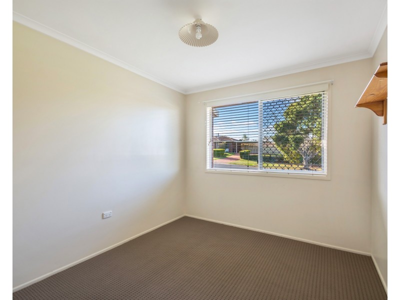 8 Riethmuller Street, Kearneys Spring QLD 4350