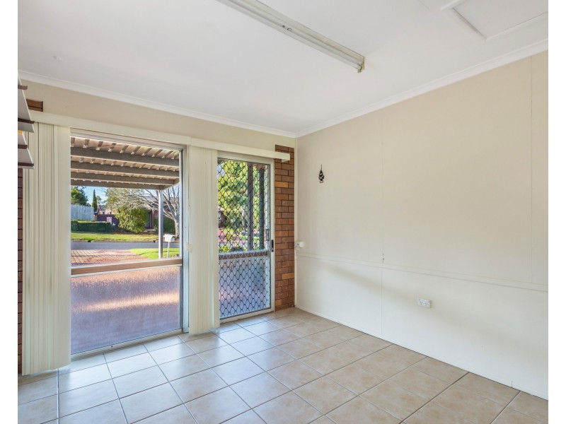 8 Riethmuller Street, Kearneys Spring QLD 4350
