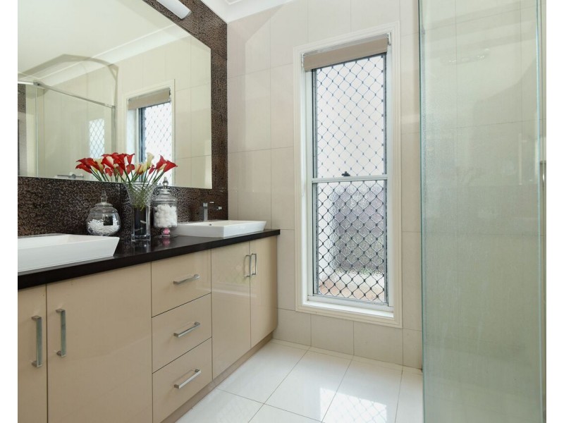 12 Pugh Street, Middle Ridge QLD 4350