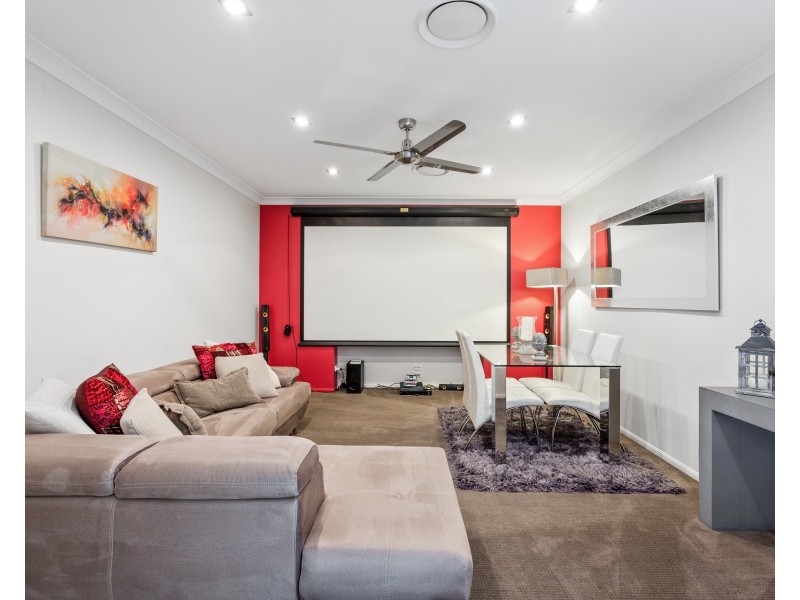 12 Pugh Street, Middle Ridge QLD 4350