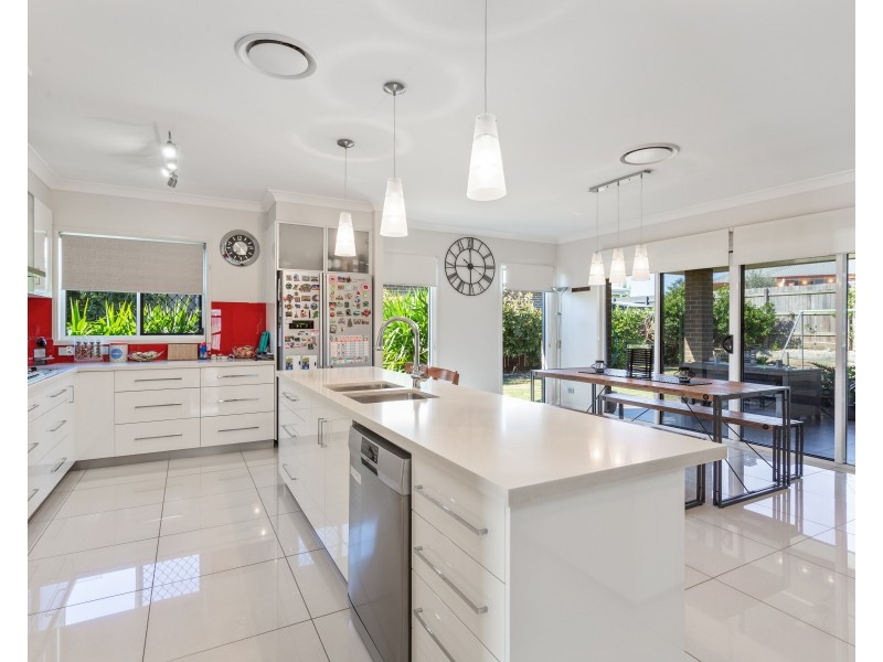 12 Pugh Street, Middle Ridge QLD 4350