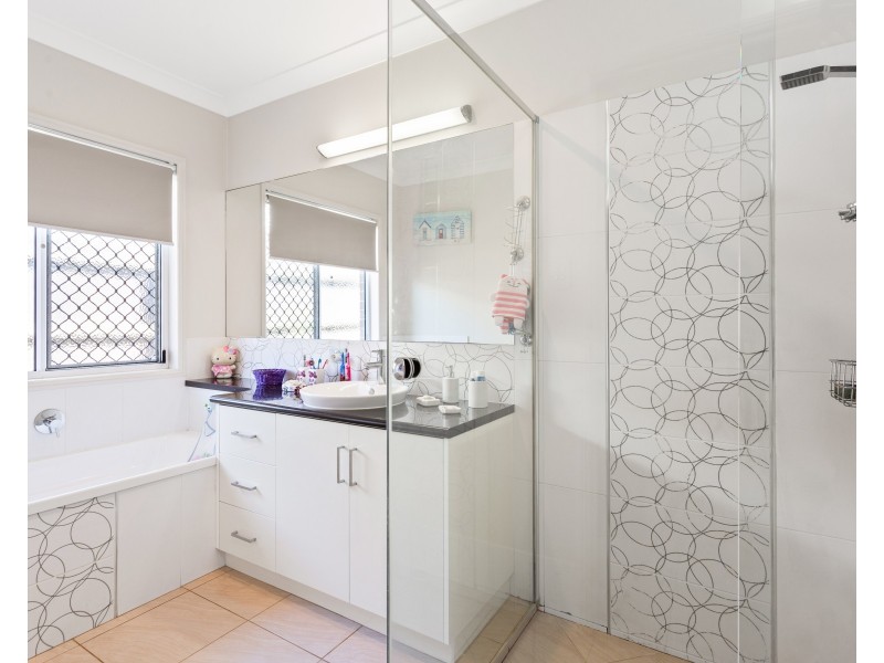 12 Pugh Street, Middle Ridge QLD 4350