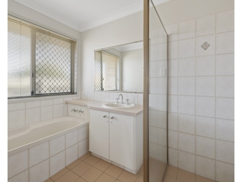 5 Mengel Court, Middle Ridge QLD 4350