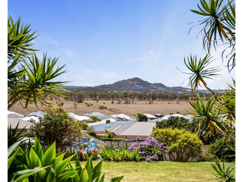 12 Carla Crescent, Westbrook QLD 4350