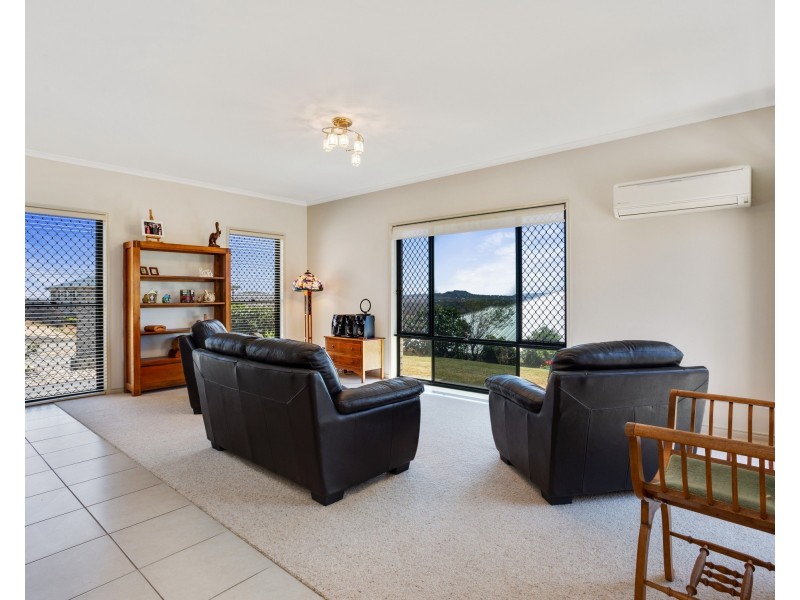 12 Carla Crescent, Westbrook QLD 4350