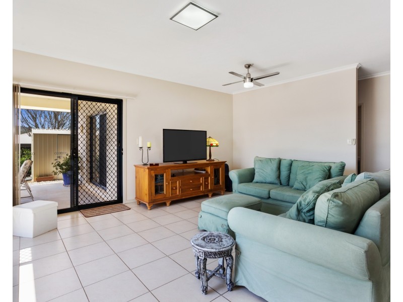 12 Carla Crescent, Westbrook QLD 4350
