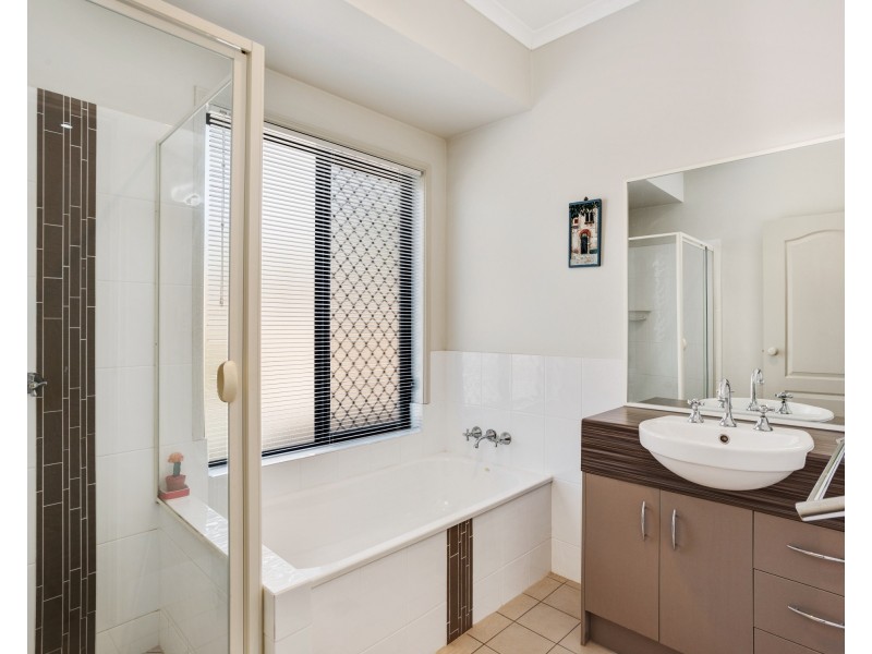 12 Carla Crescent, Westbrook QLD 4350