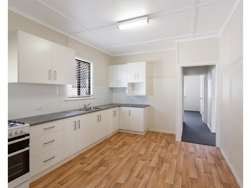 6  Dodd Street, Newtown QLD 4350