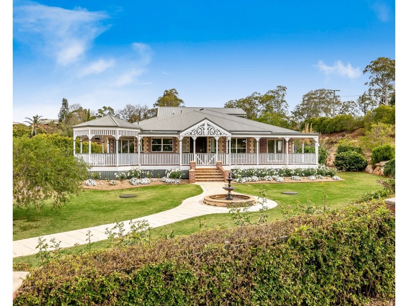 1 Clayton Court, Cotswold Hills QLD 4350