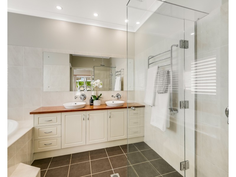 1 Clayton Court, Cotswold Hills QLD 4350