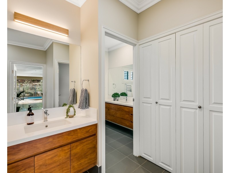 1 Clayton Court, Cotswold Hills QLD 4350