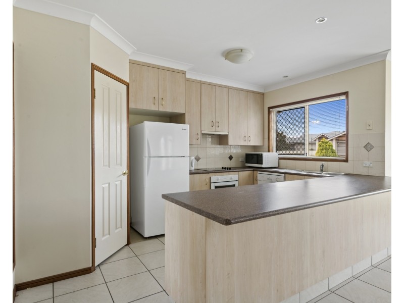 37 Hinchliffe Dr, Kearneys Spring QLD 4350