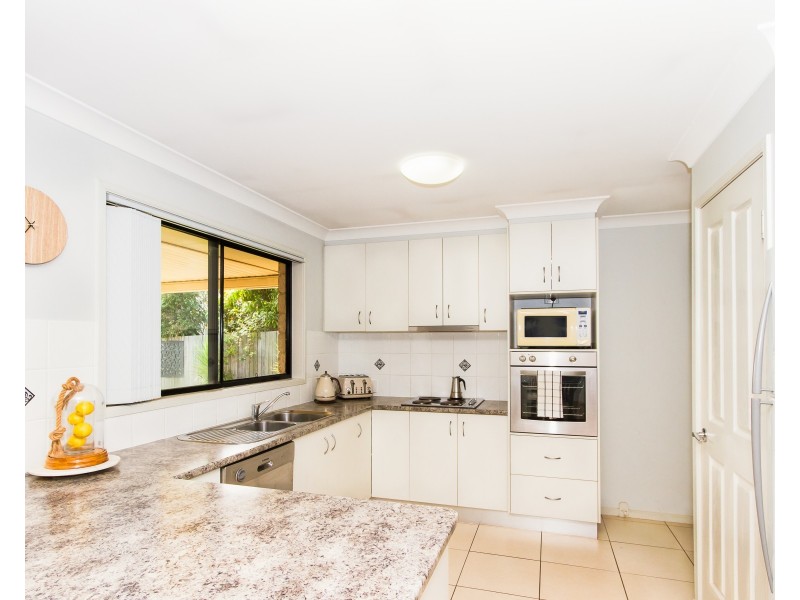 77 Pillar Street, Middle Ridge QLD 4350
