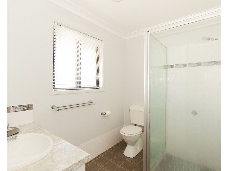 77 Pillar Street, Middle Ridge QLD 4350