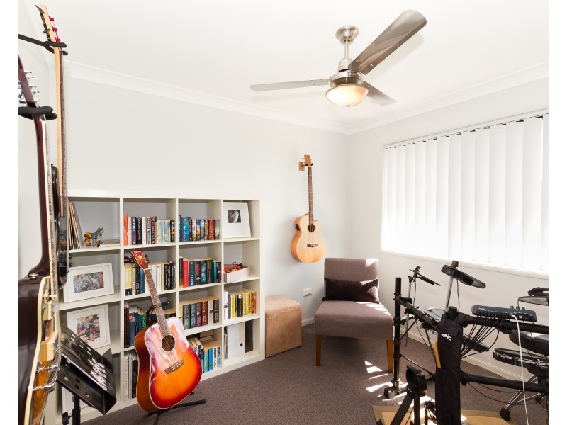 77 Pillar Street, Middle Ridge QLD 4350