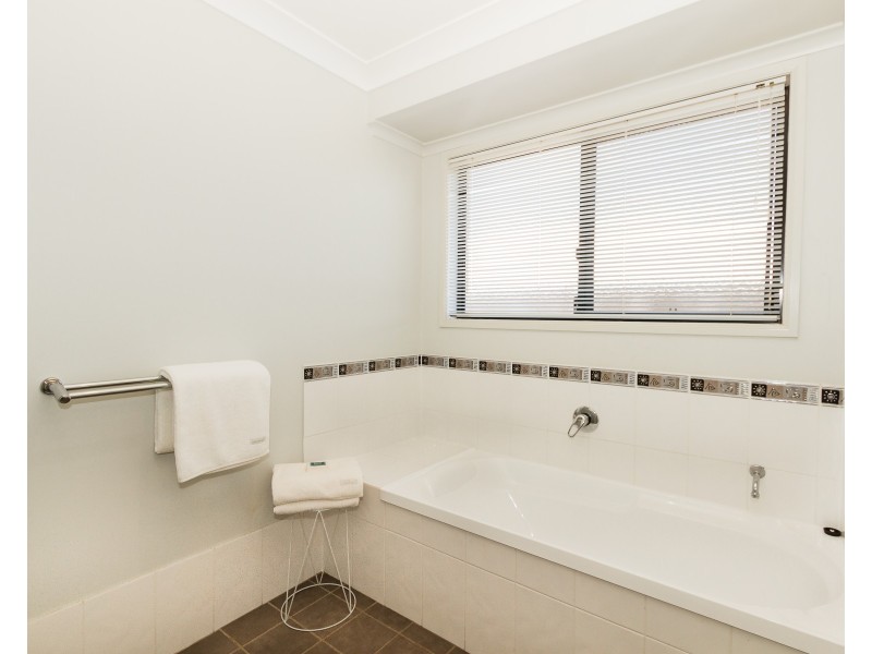 77 Pillar Street, Middle Ridge QLD 4350